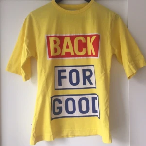  - Superfin gul t-shirt från Ann-Sofie Back! Använd vid högst två tillfällen och vid mycket gott skick . 