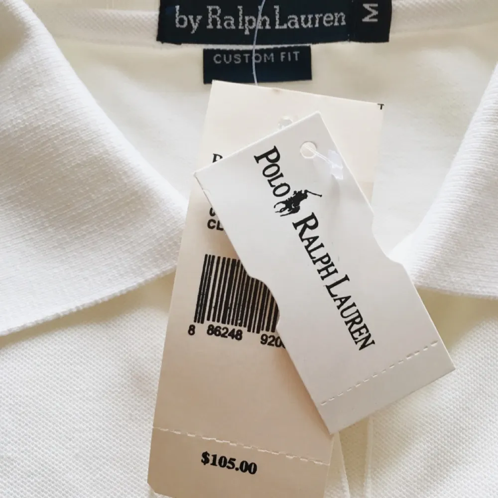 Polo Ralph Lauren - T-shirt i storlek M, nyskick och lappen är kvar!. Skjortor.