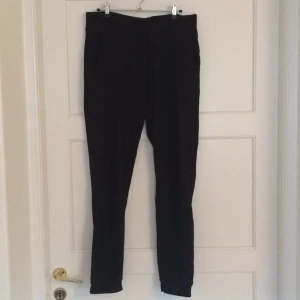  - Knappt använda mjukisbyxor från hm! Köparen står för frakt.