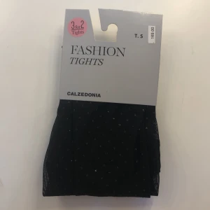 Calzedonia  - Helt nya tights från calzedonia i obruten förpackning, säljer då dom är för små för mig. Frakt ingår❤️