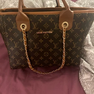 Väska - Jättefint väska använd en gång, köpte den för 500