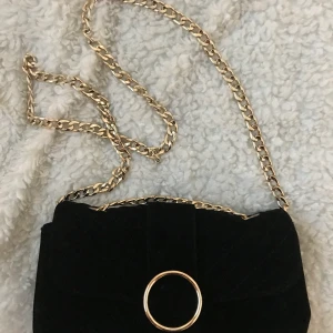 Väska - Satin guldkedja