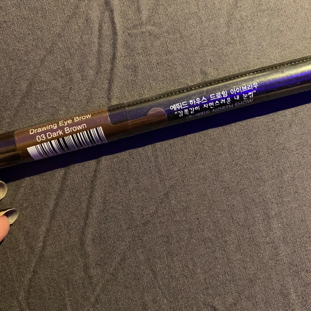 Oöppnad ögonbrynspenna från Sydkorea med plasten kvar i färger 03 dark brown💞 . Övrigt.