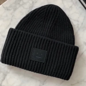 Acne mössa - Mössa från Acne Studios. Äkta, säljer åt en vän 