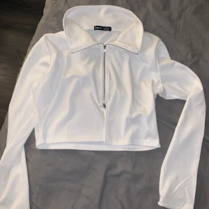 Crop top - Aldrig använt, storlek L men sitter bra på mig som har S/M
