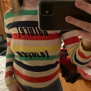 Ganni tröja - Säljer min tröja från ganni i storlek M. Köpt för ett år sen på Ganni butiken i Stockholm, använd fåtal gånger!:) kostade runt 1000 nypris