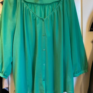 Storlek M  - Fin blus men mer som en L 
