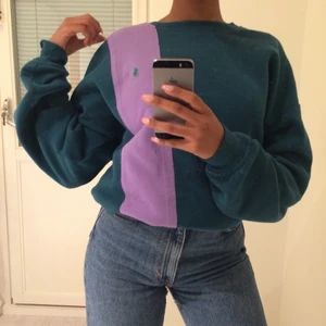 Ralph Lauren - INTRESSEKOLL 💕 Vintagetröja i grön & lila, ralph lauren. Kommer ej till användning ✨ *BUDGIVNING I KOMMENTATER på grund av stort intresse tills IKVÄLL kl 20.00, minst 10kr går att buda över* (frakt på 63kr)