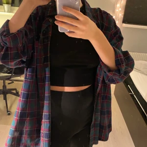 Overzised Flanell storlek L - En väldigt trendig overzised flanell i storlek L💕