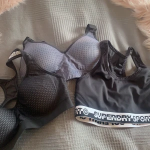 Sporttoppar - Helt nya sporttoppar! Säljes då dom var försmå för mig tyvärr! 60kr/st eller 150kr för alla