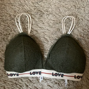 Love Stories x hm strl m - Säljer denna fina bralette som är lite stor på mig🙏🤩🤩så fin och bekväm💕💕strl m