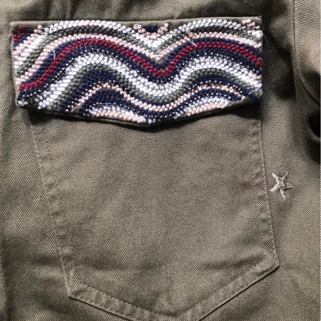 Grön jacka med broderade stjärnor  - 90