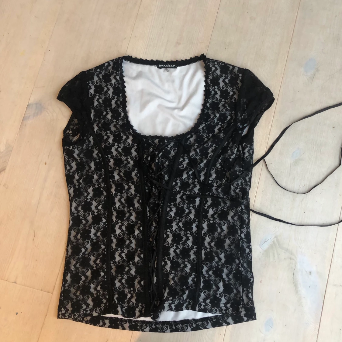 En tröja i spets lik en korsett! - 91