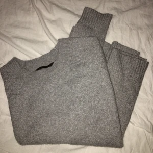 Stickad tröja, st XS - Svin snygg grå stickad tröja, lagom skick. Jätte mysig & varm verkligen💗 från vero Moda 