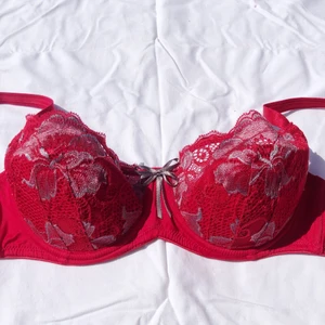 Ny, oanvänd bh - Beställde hem men tyvärr var den för stor för mig, därför är den ej använd. Kan eventuellt mötas upp i Stockholm om önskas😊