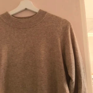Brun stickad tröja  - En brun lite tunnare stickad tröja 🤎