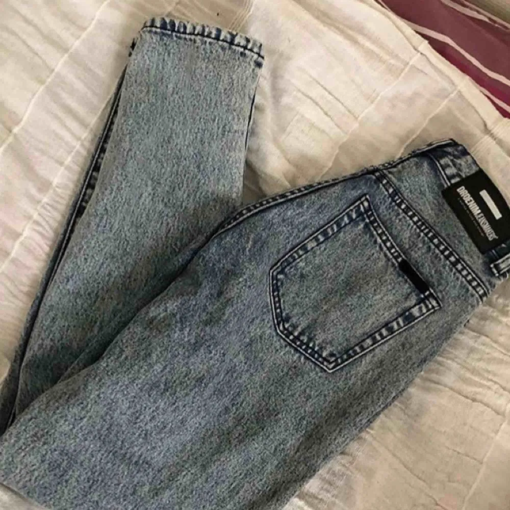 Säljer dessa jeans från dr denim dom är i nyskick. Frakt tillkommer . Jeans & Byxor.