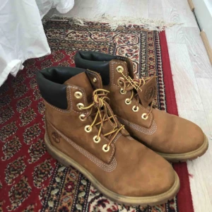  - Snygga timberlands i bra skick. Köpt här i plick men aldrig använda av mig då jag insåg att det inte är min stil. Frakt tillkommer.