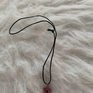  - Kristall Halsband, från Swarovski, Finns i Odenplan Stockholm , kan skicka via post 10kr på frakt