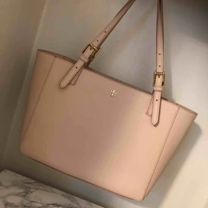  - Tory burch tote bag  Använt ett fåtal gånger  