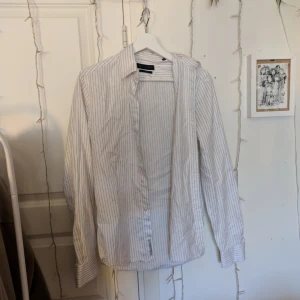  - Snygg randig skjorta. Står XS men den sitter som en S! Jag kan mötas upp i Täby eller frakta gratis!
