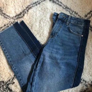  - Jättesnygga jeans från Mango i strl 32 men passar xxs-s, nytt skick! Köparen står för frakt 💓