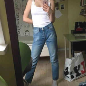  - Oanvända byxor i perfekt skick. Passar mig som är 163cm. Sitter lagom löst, jättesköna. Från märket ÖA.