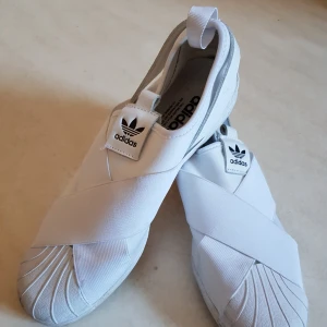  - Mycket fina Adidas skor, knappt använda. Frakt ej inkluderat.