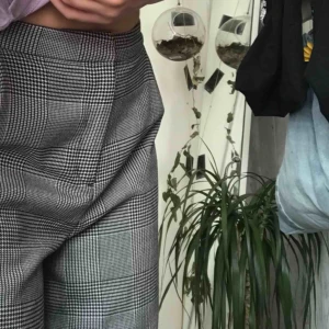  - ⚡️🌸ASNAJSIGA byxor!🌸⚡️Haffa dom eller ångra dig! Dom e härligt utsvängda i ett mjukt tyg. För korta på mig tyvärr (e 1.70) men annars har dom vart ett favvoplagg! Kan mötas eller skicka 🌸🌸🌸🌸🌸 