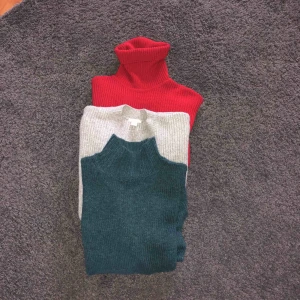  - Klädpaket !  Bra skick, använt. 3 stickade tröjor från HM, Lager 157 och Gina  