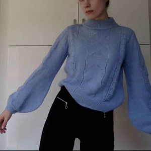  - Megafin ljusblå (den är mer ljusblå irl) stickad tröja från HM! I mohair-mix! Kan mötas, har swish! 