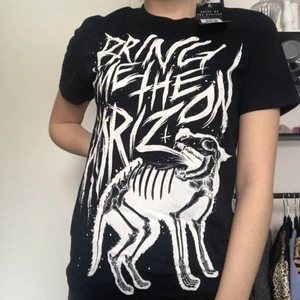  - Bring me the horizon t-shirt, endast provad med lappen kvar. Frakt ingår