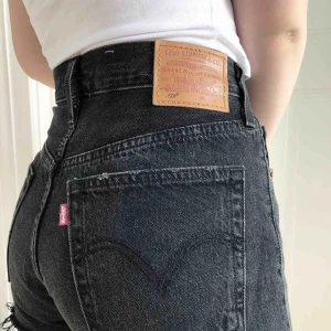  - Levi’s shorts. Storlek 27, som en S Använda endast 2 ggr, nyskick 250 kr! 