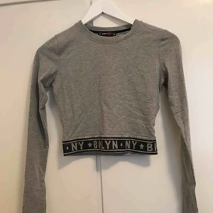  - Croptop från Newyorker. Storlek xs. Aldrig använt!!