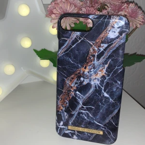 Ideal of Sweden skal för iPhone 7+  - Färg: Midnight blue marble, Pris + frakt, meddela mig om mer information. Ordinarie pris 299kr. 