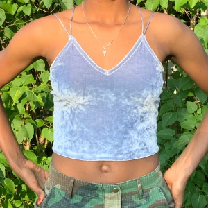 Jätte fin topp - Behöver material i ljusblå