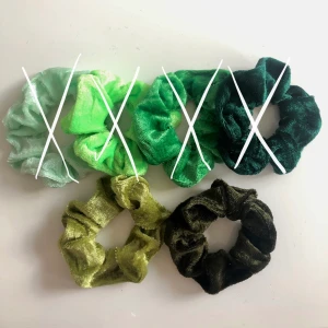 SCRUNCHIES  - HELT NYA! 20 kr styck. Kan samfrakta, köparen betalar för frakt. Betalning sker via swish. De som är markerade med X är sålda💛 