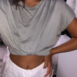 Snygg mintgrön tisha!💜 - Säljer denna ursnygga mintgröna ljusgröna t-shirt supersnygg och fräsch till vita byxor!🥰