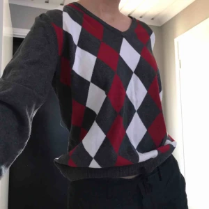  - Det finns ingen lapp i men jag uppskattar att storleken är S/M. Frakt tillkommer