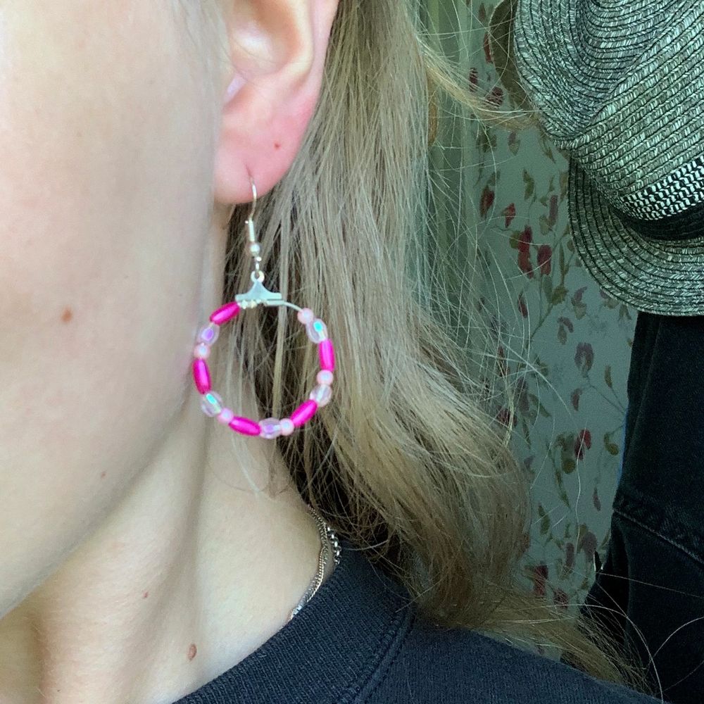 Örhängen med flera olika rosa pärlor 🌸💗. Accessoarer.