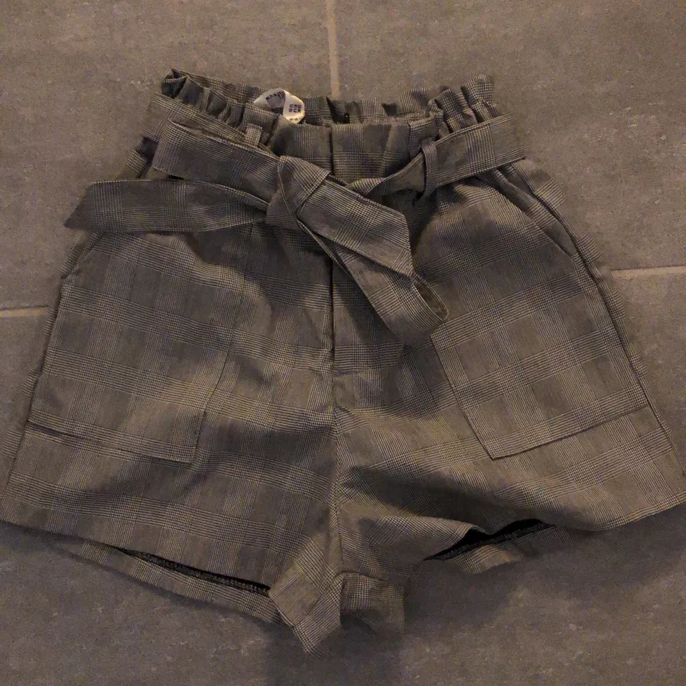 Kostymshorts från DMRETRO (dennismagic), aldrig använda. Köparen står för frakt.. Shorts.