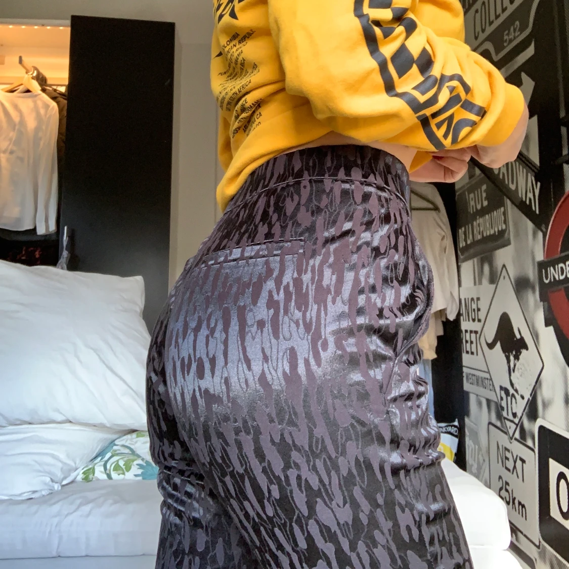 Leopardmönstrade svarta tight byxor i 38