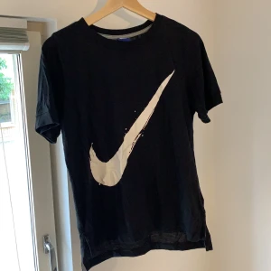 Nike T-shirt  - T-shirt från Nike i storlek S. 50 kr