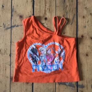 Ascool frozen topp - Jättesnygg orange färgad topp med frozen motiv på!