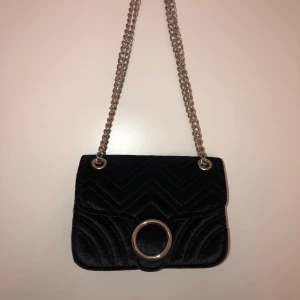 Väska från ur&pen - En väska från ur&pen, den är väldigt fin men har tyvärr aldrig kommit till användning. Ordinarie pris: 150 kr