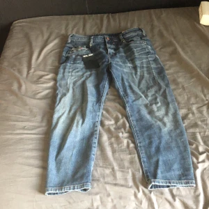 Diesel demin jeans. - Ett par oanvände diesel byxor! Storlek S, Inte tighta jeans hyfsat stora och väldigt bekväma. Kan användas till en bra basic outfit! Skulle va skönt att få dom sålda helt enkelt (: