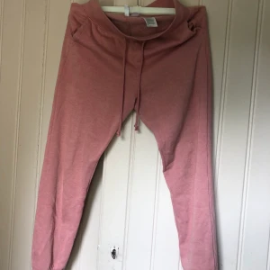 Mjukisbyxor - Köparen står för frakten, hör av dig om du har fler frågor, köp gärna fler plagg för paketpris❤️🥰