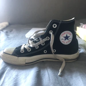 Svarta comverse storlek 36  - Svarta converse som inte är speciellt slitna I storlek 36💗