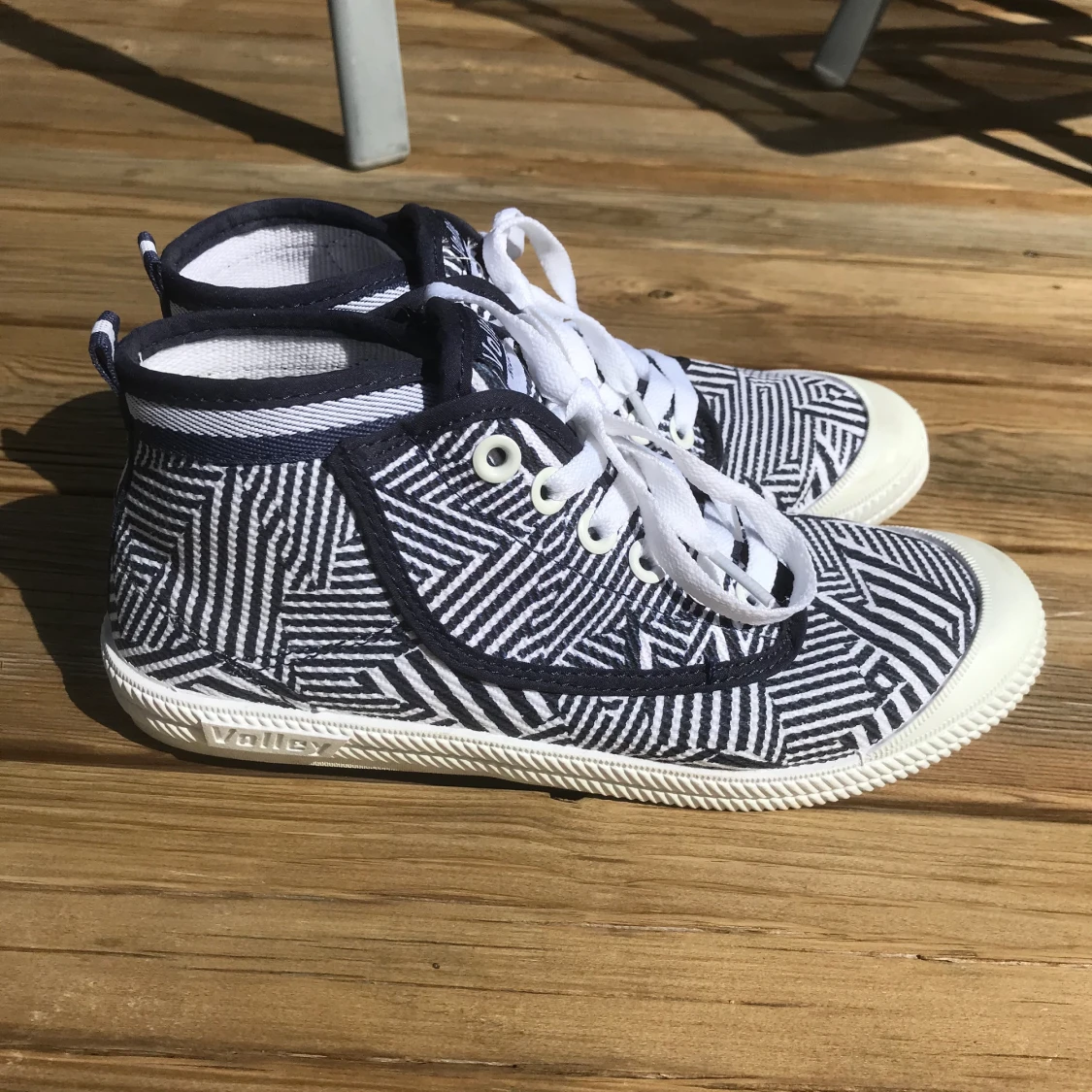 Vita och blå Sneakers med unikt mönster - 91