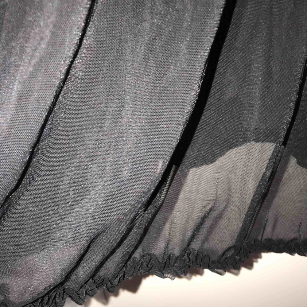 Ett svart tunn ”natt linne” som aldrig är använt!  Det kommer ifrån Lindex och är i storlek s. Toppar.